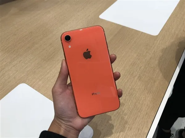 iPhone XR发售 黄牛做法让苹果呜咽