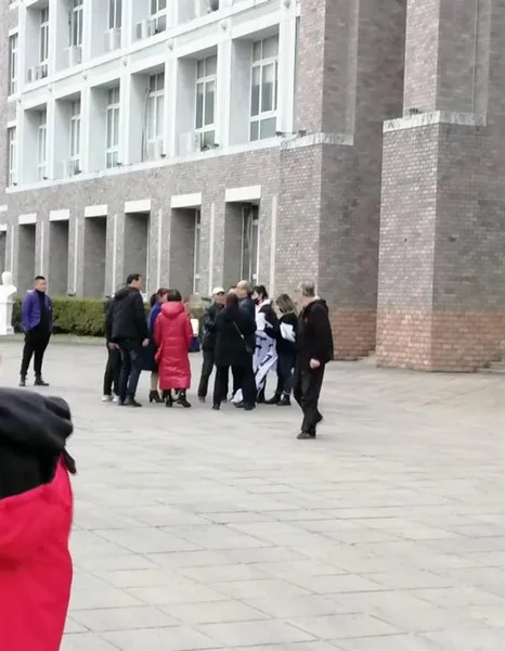 宁波一老师与初中生发生关系被逮捕