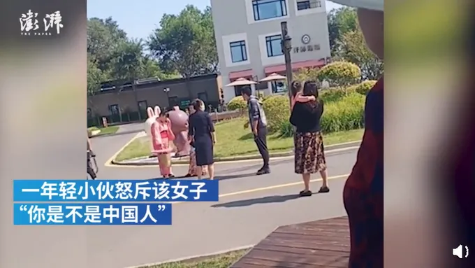 小伙怒斥在军舰旁穿和服拍照女子怎么回事？怒斥你是不是中国人