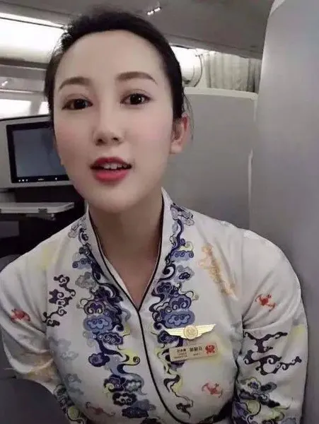 海航空姐庄媛媛与已婚富豪谈婚论嫁