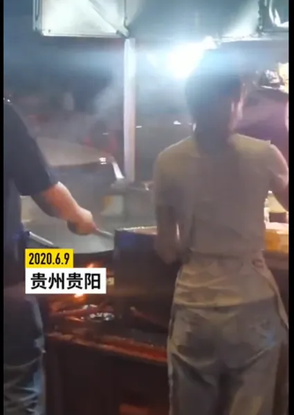 这也太缺德了！卖炒饭收款码被人掉包 辛苦一晚上损失近千元