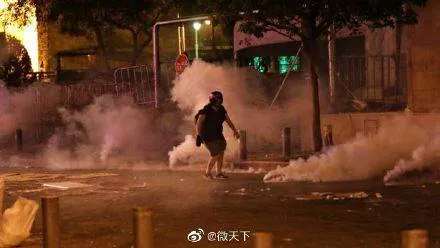 大爆炸后黎巴嫩爆发反政府抗议