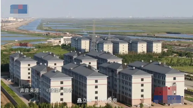 天津一小区16栋楼住十万个骨灰盒什么情况？门挂牌匾窗户全黑让人背后发凉