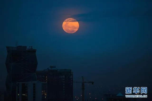 2020年3月10日超级月亮现夜空 圆月