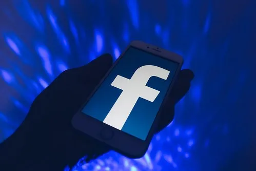 Facebook和WhatsApp将向英国警方分