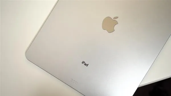 2019新款iPad Pro长这样 外媒机模上手