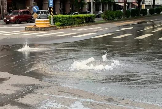 台湾发生6.4级地震 台湾地震来临前征兆有哪些 伊能静台湾地震中报平安