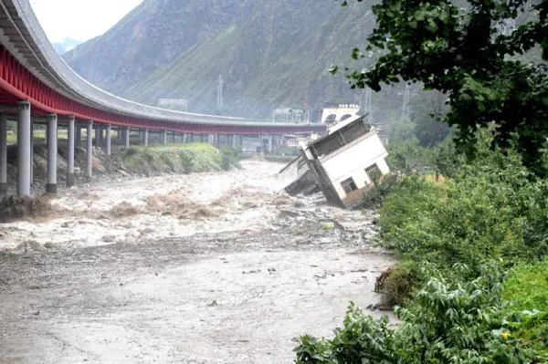 四川汶川发生山洪泥石流灾害