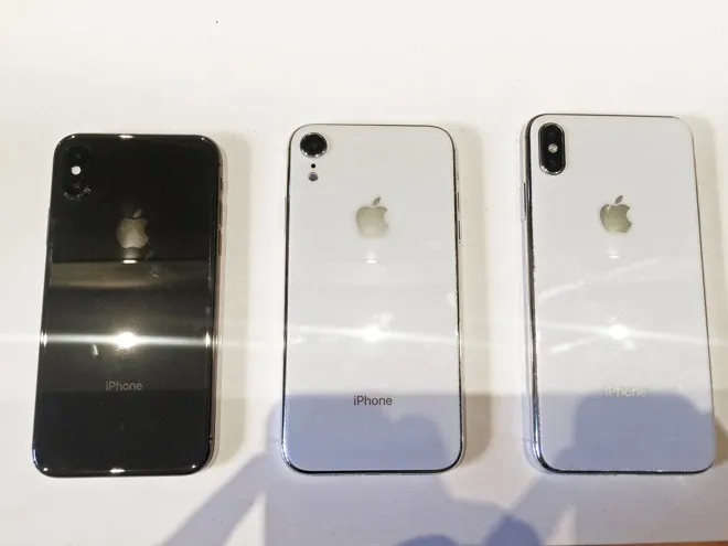 iPhone 明年或不会全面改用 OLED 