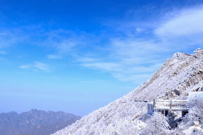 秦岭太白山雪后雾凇美景画面曝光 